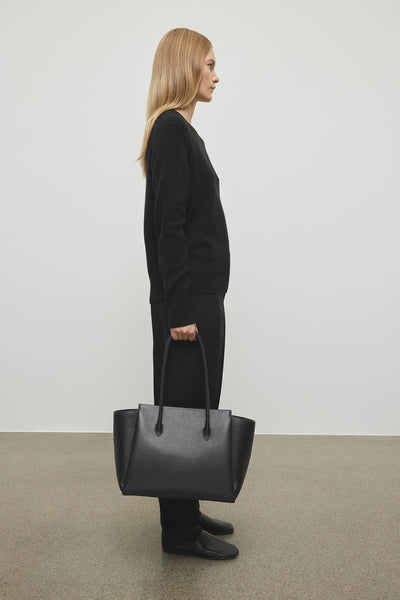 EKME_24_BLACK_model_grande.jpg EKME_24_BLACK_model_grande.jpg