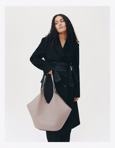【関税込み】Aesther Ekme ブラック Phantom トートバッグ Phantom Tote | AESTHER EKME