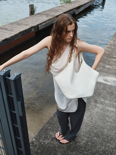 【関税込み】Aesther Ekme ベージュ Phantom トートバッグ Phantom Tote | AESTHER EKME